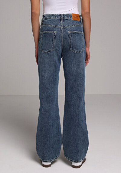Image de 900 Laris Pantalon En Jean Straight Fit Femme