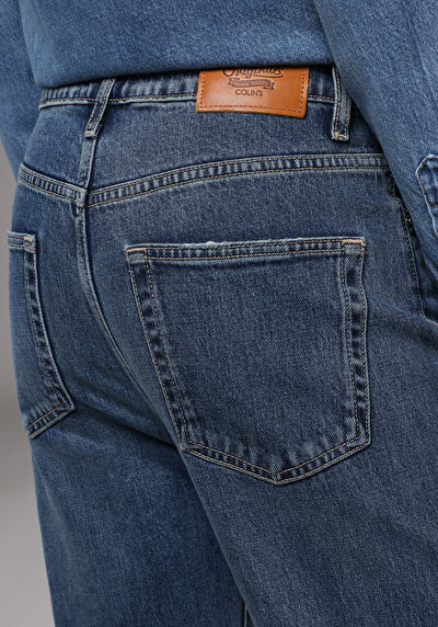 Afficher les détails de 900 Laris Pantalon    En Jean Straight Fit Femme