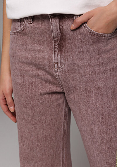 Afficher les détails de 900 Laris Pantalon    En Jean Straight Fit Femme