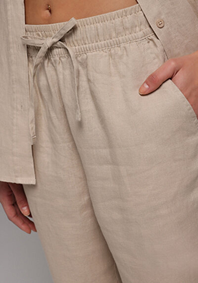 Afficher les détails de Pantalon Beige Straight Leg High Rise En Uni Regular Fit Femme