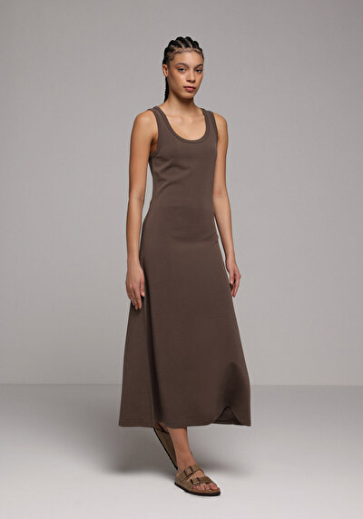 Afficher les détails de Robe Marron Regular Fit Sans Manches Maxi Verrouillage Femme