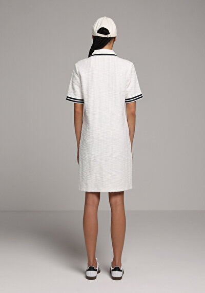 Afficher les détails de Robe Blanc Regular Fit Manches Courtes Mini Verrouillage Femme