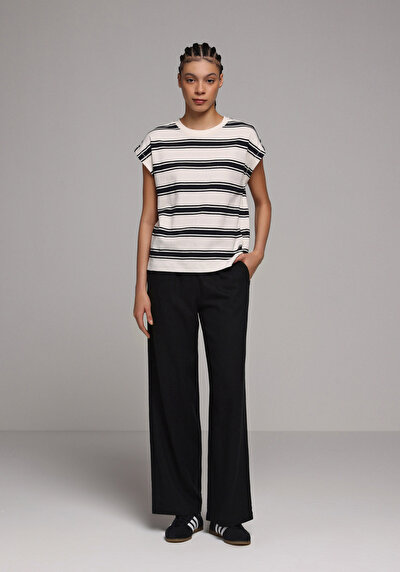 Image de Pantalon Noir Wide Leg High Rise En Uni Regular Fit Femme