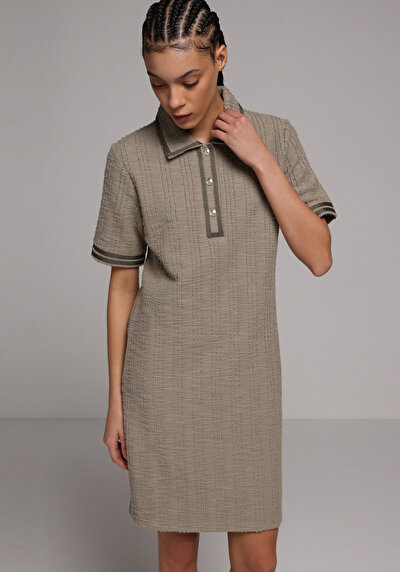 Image de Robe Vert Regular Fit Manches Courtes Mini Verrouillage Femme