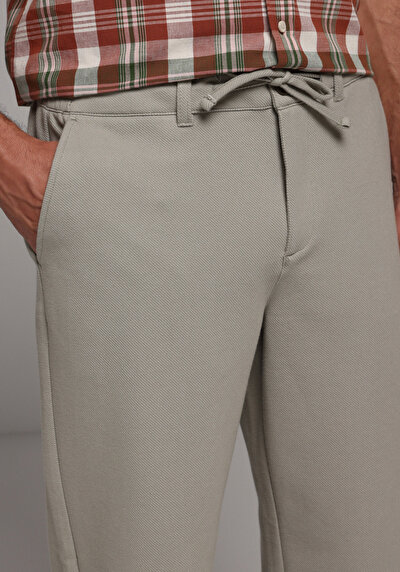 Image de Pantalon Vert Straight Leg Medium Rise En Verrouillage Regular Fit Homme