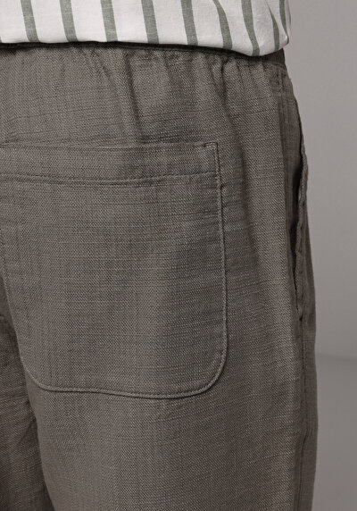 Afficher les détails de Pantalon Vert Straight Leg Medium Rise En Sergé Regular Fit Homme