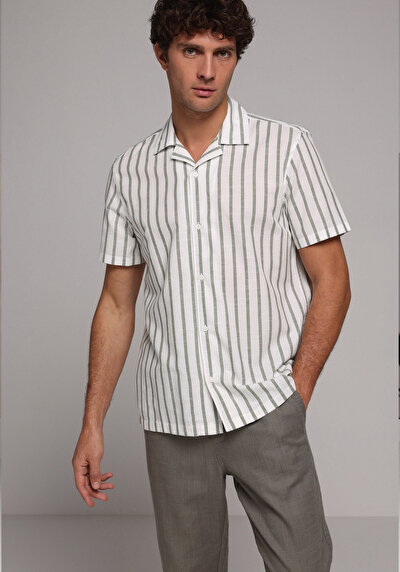 Afficher les détails de Chemise À Manches Courtes Vert Rayé Regular Fit Homme