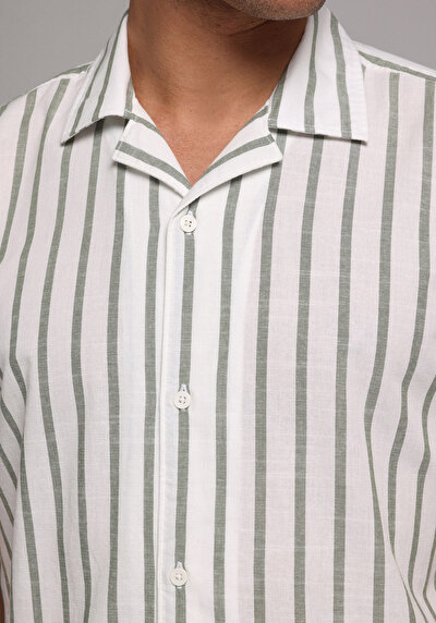 Afficher les détails de Chemise À Manches Courtes Vert Rayé Regular Fit Homme