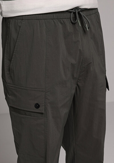 Image de Pantalon Kaki Lastikli Medium Rise En Nylon Slim Fit Homme