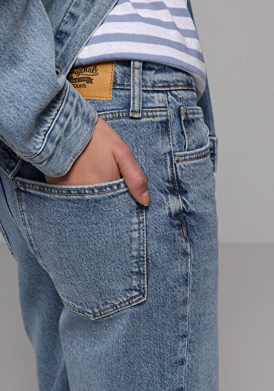 Afficher les détails de 884 Lauren Pantalon    En Jean Straight Fit Femme