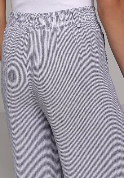 Afficher les détails de Pantalon Bleu Wide Leg Low Rise En Uni Regular Fit Femme