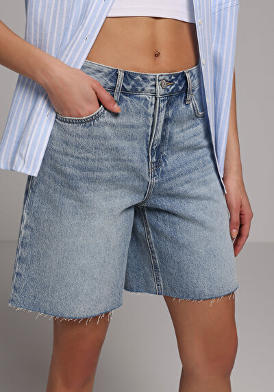 Afficher les détails de Short  Regular Fit Femme