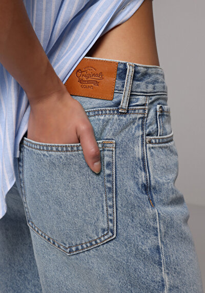 Afficher les détails de Short  Regular Fit Femme