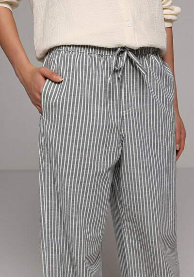 Afficher les détails de Pantalon Vert Wide Leg High Rise En Uni Regular Fit Femme