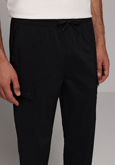 Image de Pantalon Noir Lastikli Medium Rise En Nylon Slim Fit Homme