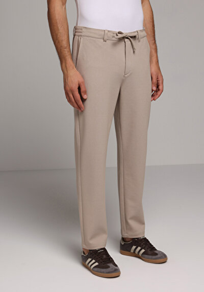 Image de Pantalon Beige Straight Leg Medium Rise En Verrouillage Regular Fit Homme