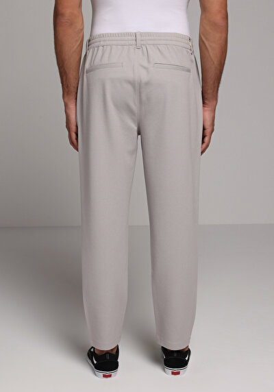 Image de Pantalon Gris Straight Leg Medium Rise En Verrouillage Regular Fit Homme