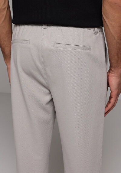 Afficher les détails de Pantalon Gris Straight Leg Medium Rise En Verrouillage Regular Fit Homme