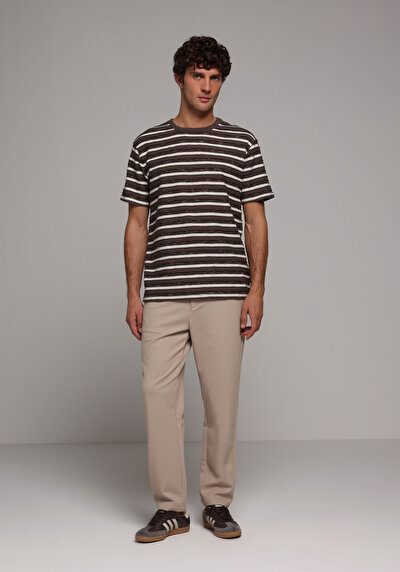 Image de T-shirt À Manches Courtes Marron Comfort Fit Rayé Homme