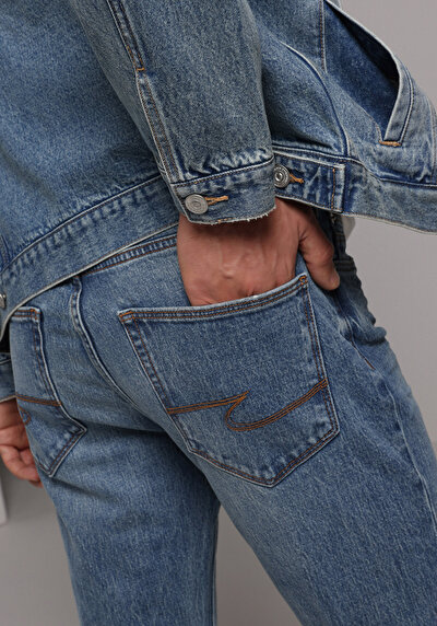 Afficher les détails de 044 Karl Pantalon    En Jean Straight Fit Homme