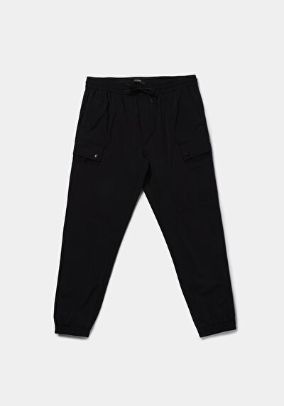 Afficher les détails de Pantalon Noir Lastikli Medium Rise En Nylon Slim Fit Homme