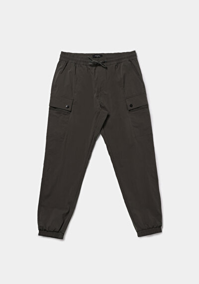 Afficher les détails de Pantalon Kaki Lastikli Medium Rise En Nylon Slim Fit Homme