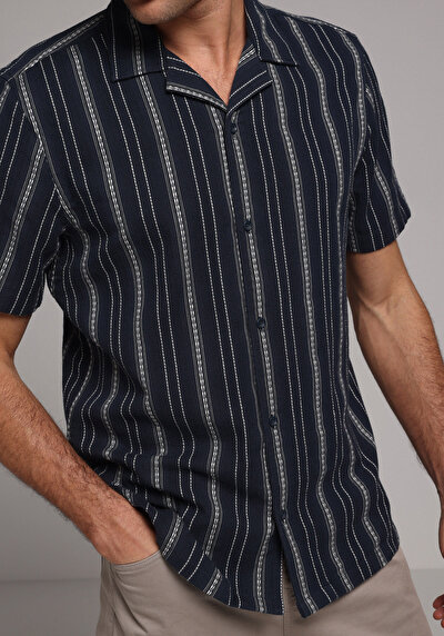 Afficher les détails de Chemise À Manches Courtes Marine Rayé Regular Fit Homme