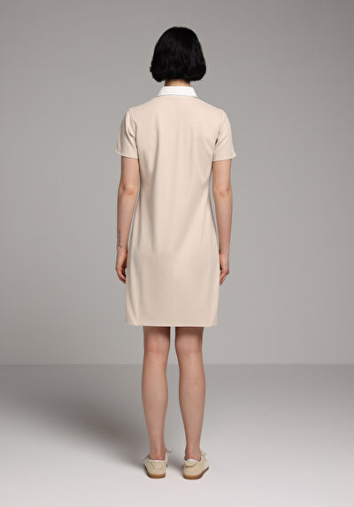 Image de Robe Beige Slim Fit Manches Courtes Normale Verrouillage Femme