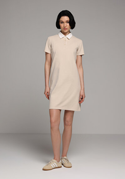 Image de Robe Beige Slim Fit Manches Courtes Normale Verrouillage Femme