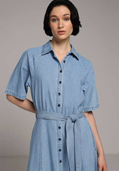 Afficher les détails de Robe  Regular Fit Manches Courtes Mdi Jean Femme