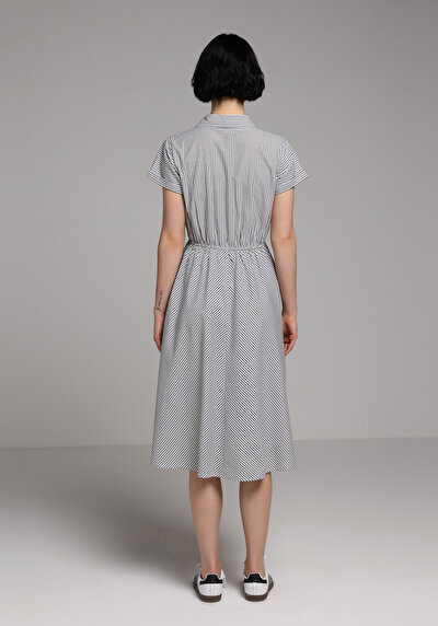 Image de Robe Vert Regular Fit Manches Courtes Mdi Uni Femme