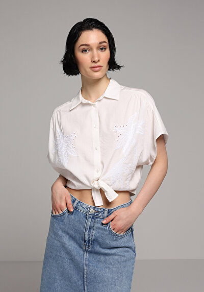 Afficher les détails de Chemise À Manches Courtes Blanc Jakarli Fashion Fit Femme