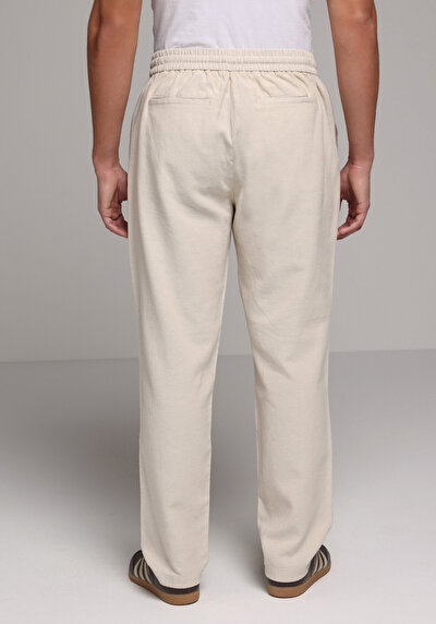 Image de Pantalon Beige Straight Leg Medium Rise En Sergé Regular Fit Homme