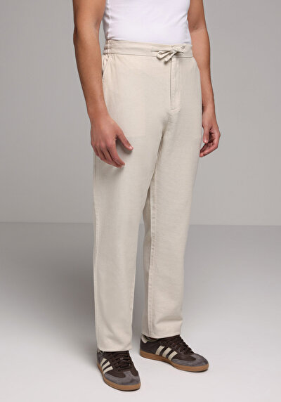 Image de Pantalon Beige Straight Leg Medium Rise En Sergé Regular Fit Homme