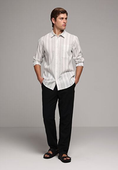 Image de Pantalon Noir Straight Leg Medium Rise En Sergé Regular Fit Homme