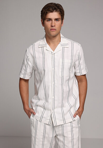Afficher les détails de Chemise À Manches Courtes Blanc Rayé Regular Fit Homme