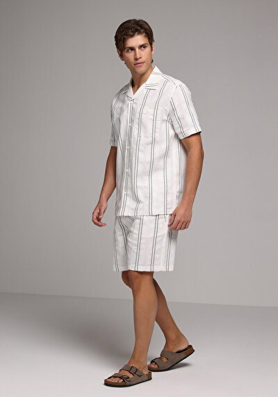 Afficher les détails de Short Blanc Regular Fit Homme