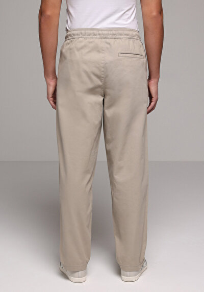 Image de Pantalon Beige Straight Leg Medium Rise En Sergé Regular Fit Homme