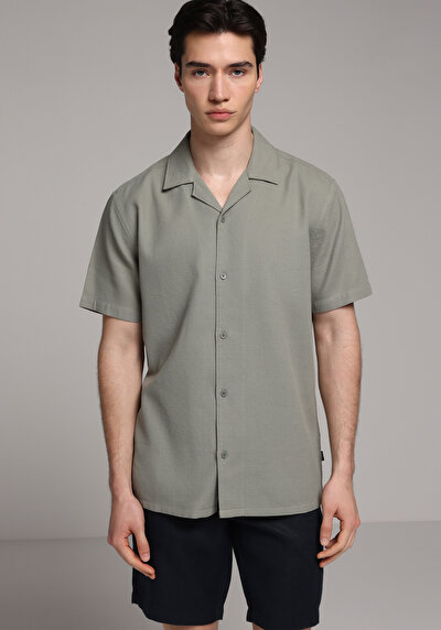Afficher les détails de Chemise À Manches Courtes Kaki Droit Regular Fit Homme