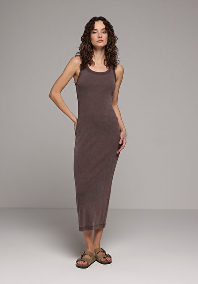 Image de Robe Marron Slim Fit Sans Manches Mdi Côtelé Femme