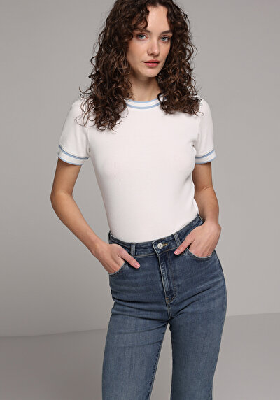 Image de T-shirt À Manches Courtes Blanc Slim Fit Droit Femme
