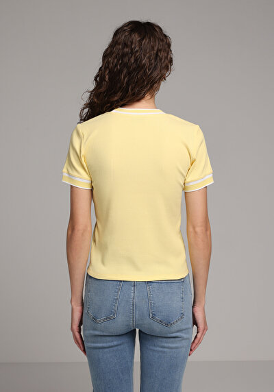 Image de T-shirt À Manches Courtes Jaune Slim Fit Droit Femme