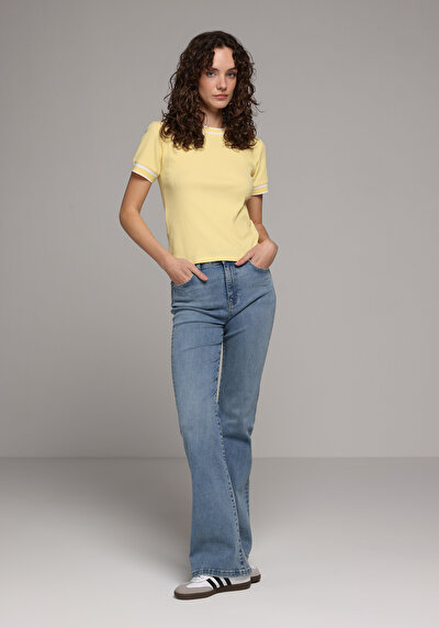 Image de T-shirt À Manches Courtes Jaune Slim Fit Droit Femme