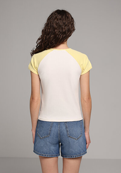 Image de T-shirt À Manches Courtes Ecru Slim Fit Imprimé Femme