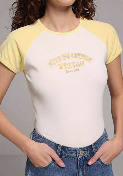Image de T-shirt À Manches Courtes Ecru Slim Fit Imprimé Femme
