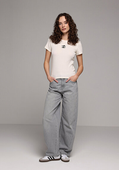 Image de T-shirt À Manches Courtes Ecru Slim Fit Brodé Femme