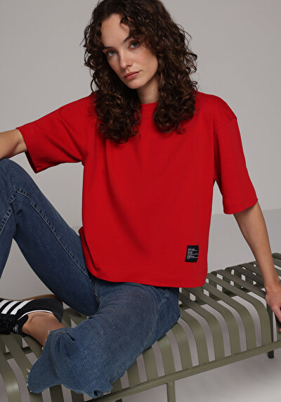 Image de T-shirt À Manches Courtes Rouge Oversize Fit Droit Femme