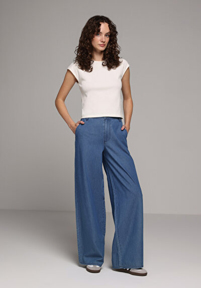 Image de T-shirt À Manches Courtes Blanc Slim Fit Droit Femme