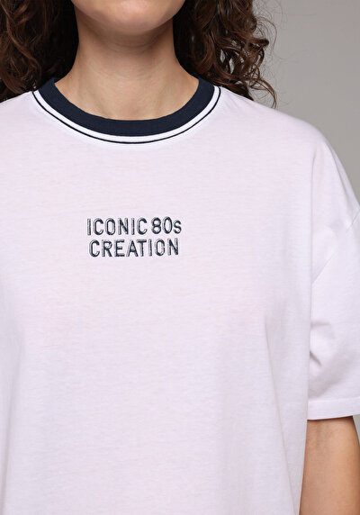 Image de T-shirt À Manches Courtes Blanc Oversize Fit Imprimé Femme