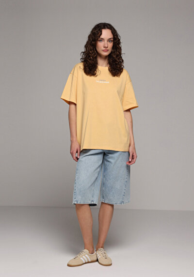 Image de T-shirt À Manches Courtes Jaune Oversize Fit Droit Femme